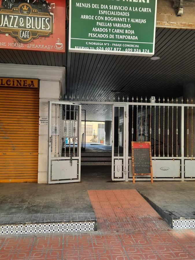 Студия На Белоснежном Пляже Los Locos Torrevieja Luaran gambar
